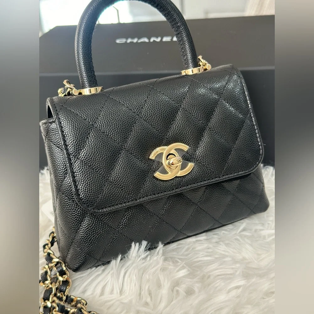 ❌ SOLD ❌ CHANEL Coco Handle Clutch on Chain Black Caviar - Picture 3 of 7